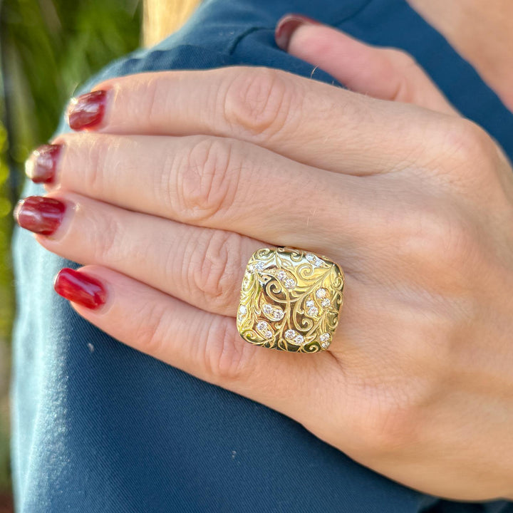 SeidenGang Diamond 18 Karat Yellow Gold Square Top Split Shank Ring