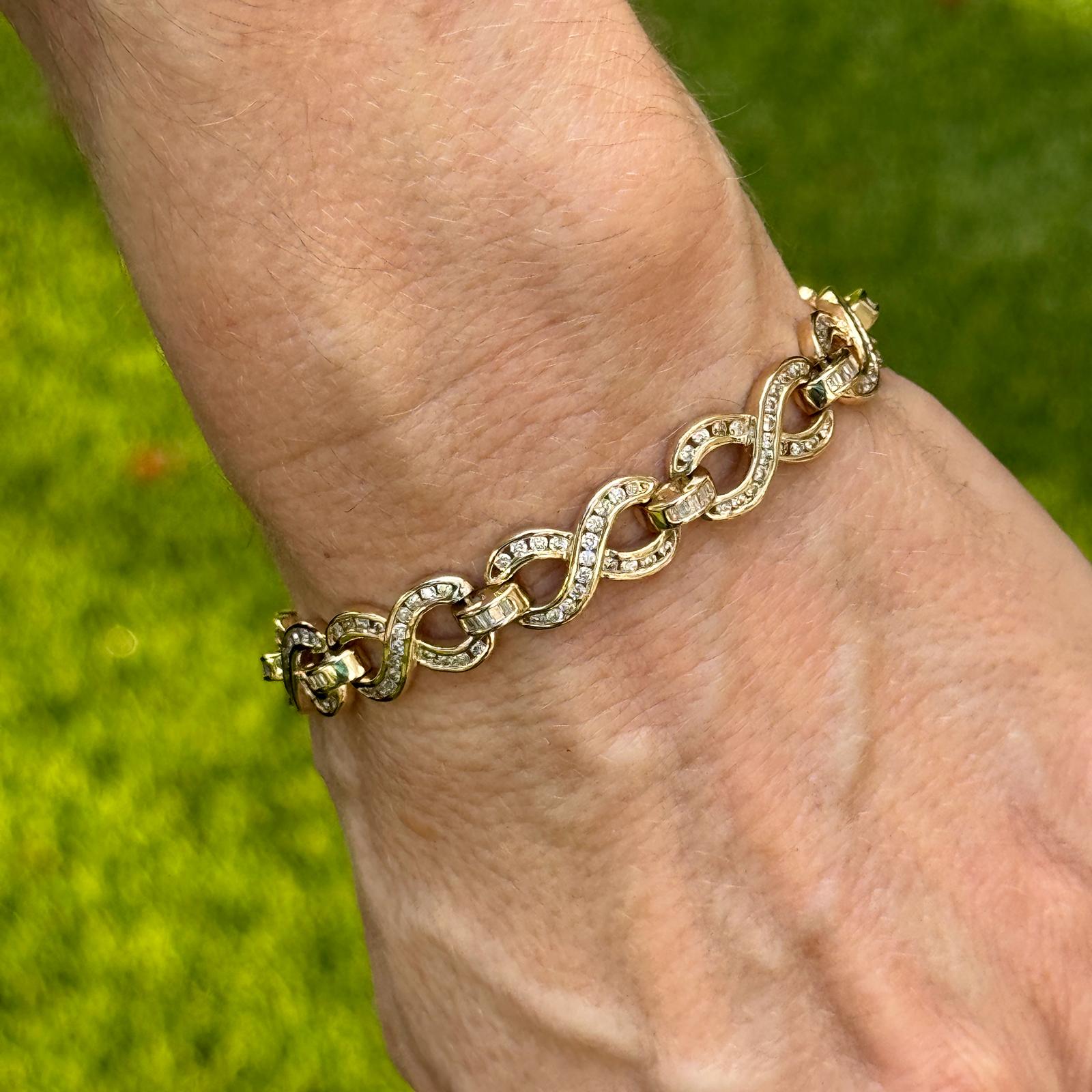 21st Century Diamond Figure of Eight 14 Karat Yellow Gold Link Bracelet