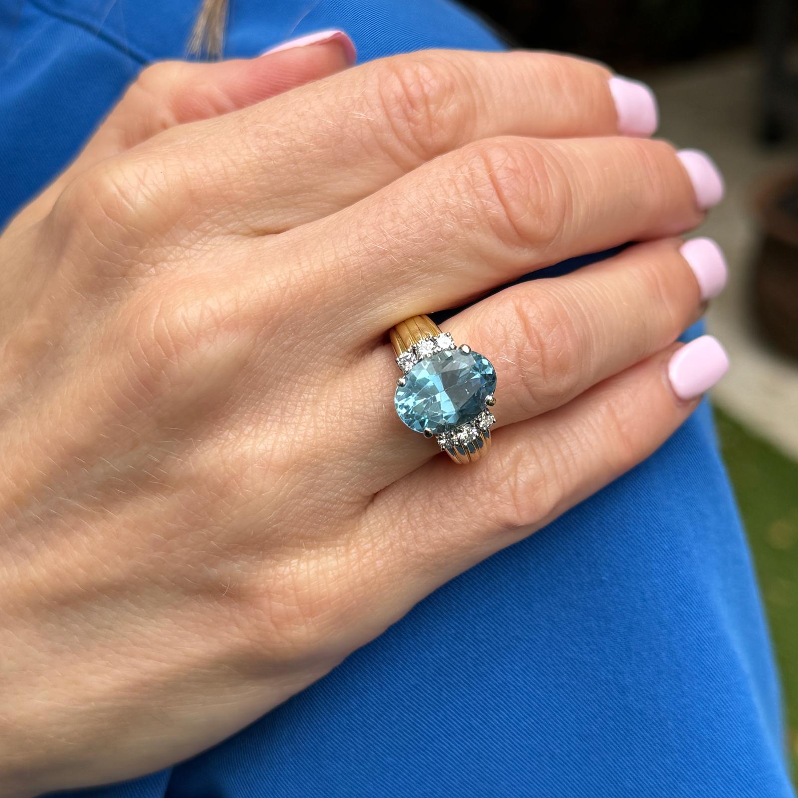 5-CT Oval Aquamarine Diamond 18 Karat Yellow Gold Vintage Ring