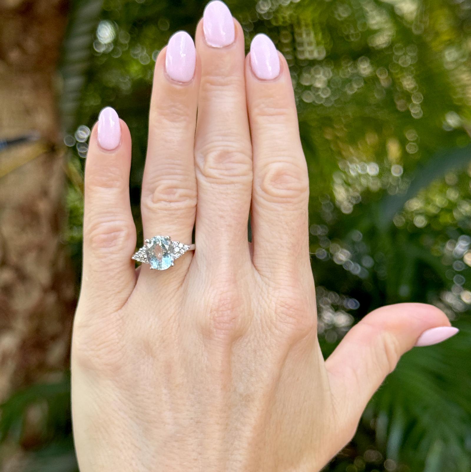 2.50 Carat Oval Aquamarine Diamond 14 Karat White Gold Vintage Cocktail Ring
