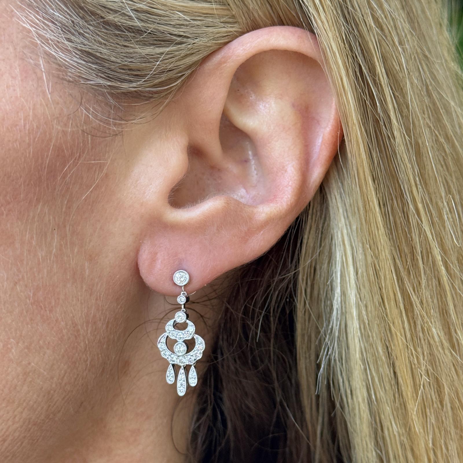 Diamond 18 Karat White Gold Dangle Drop Vintage Earrings