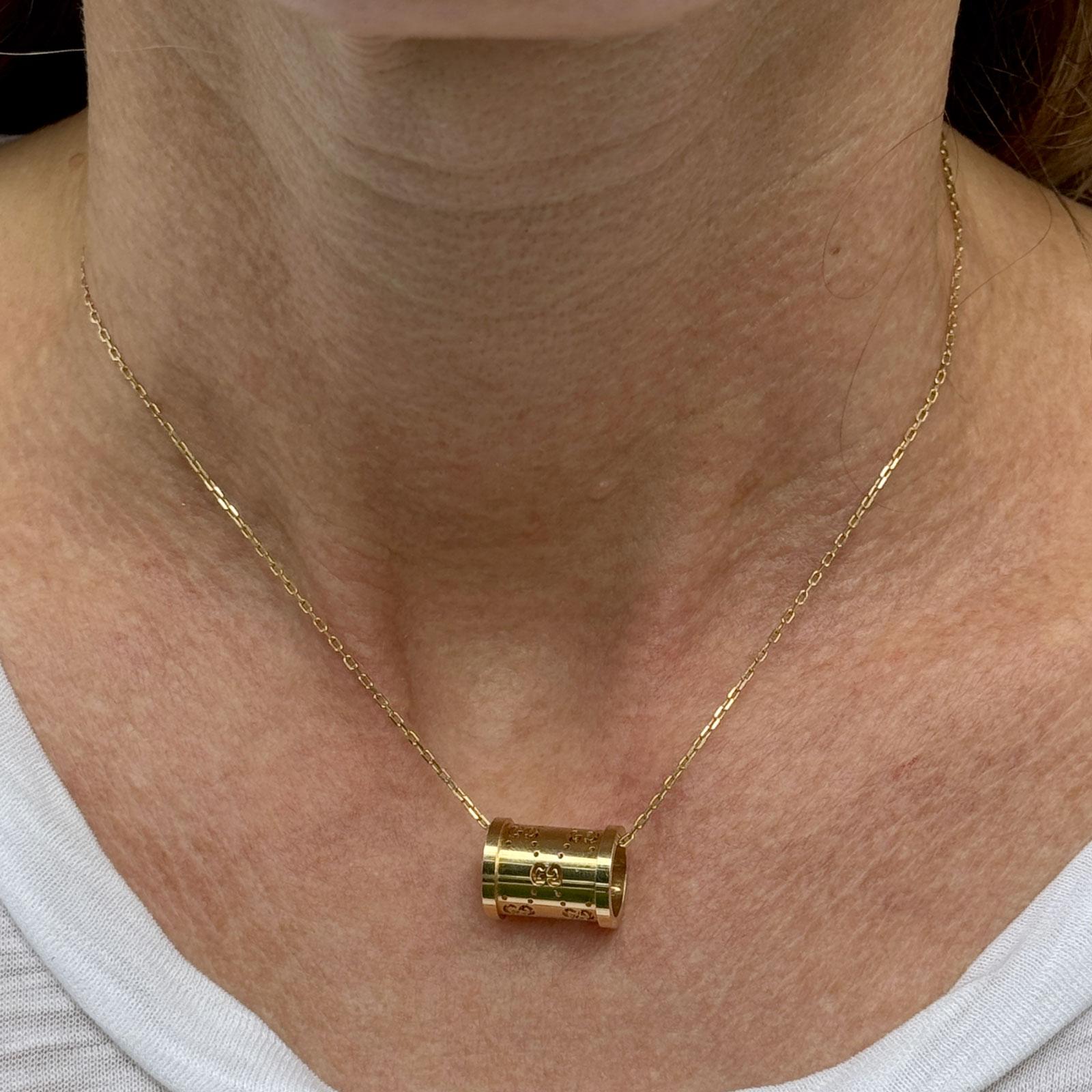 Gucci 18 Karat Yellow Gold Icon Twirl Logo Pendant Necklace Adjustable