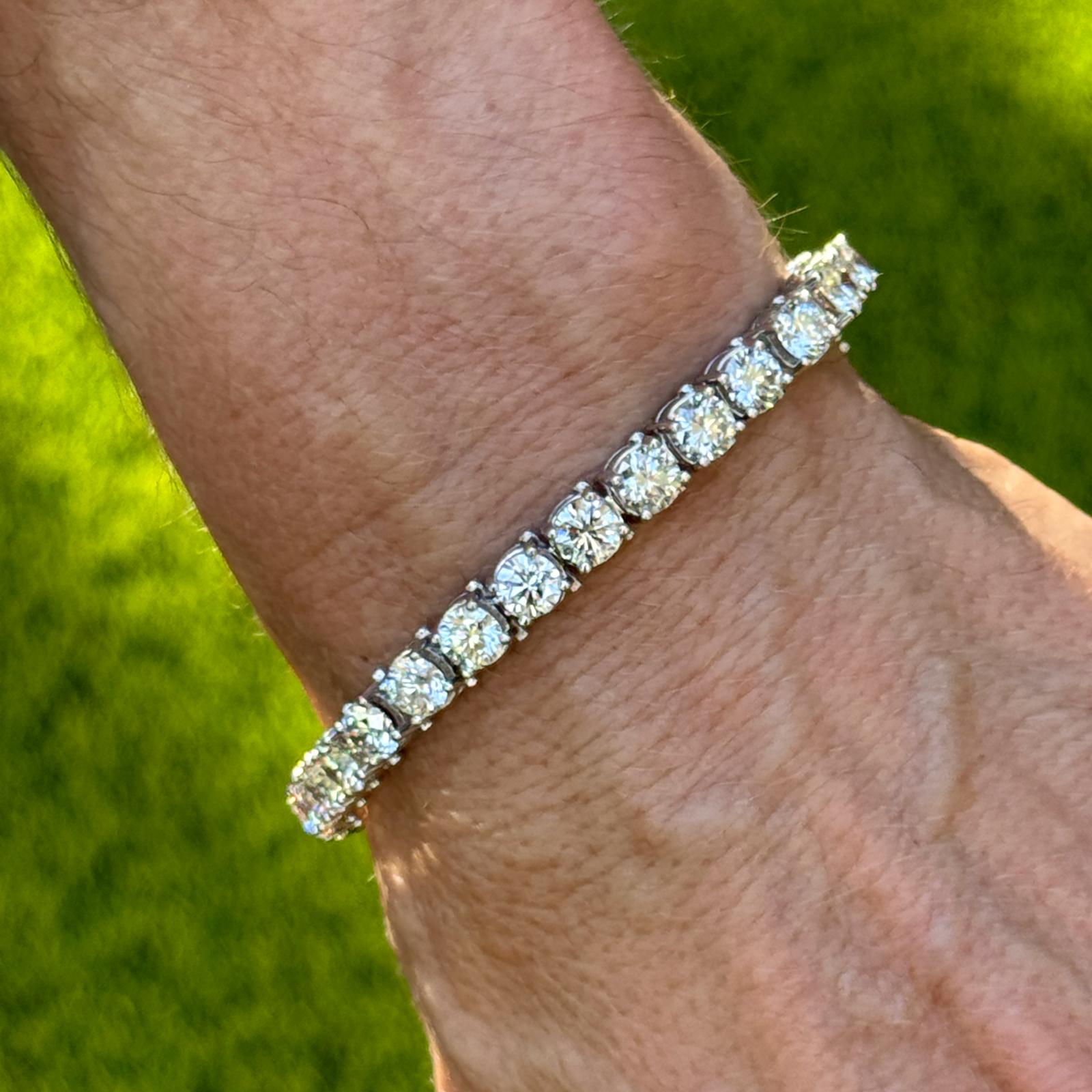 15 CTTW Round Brilliant Cut Diamond 14 Karat White Gold Tennis Bracelet