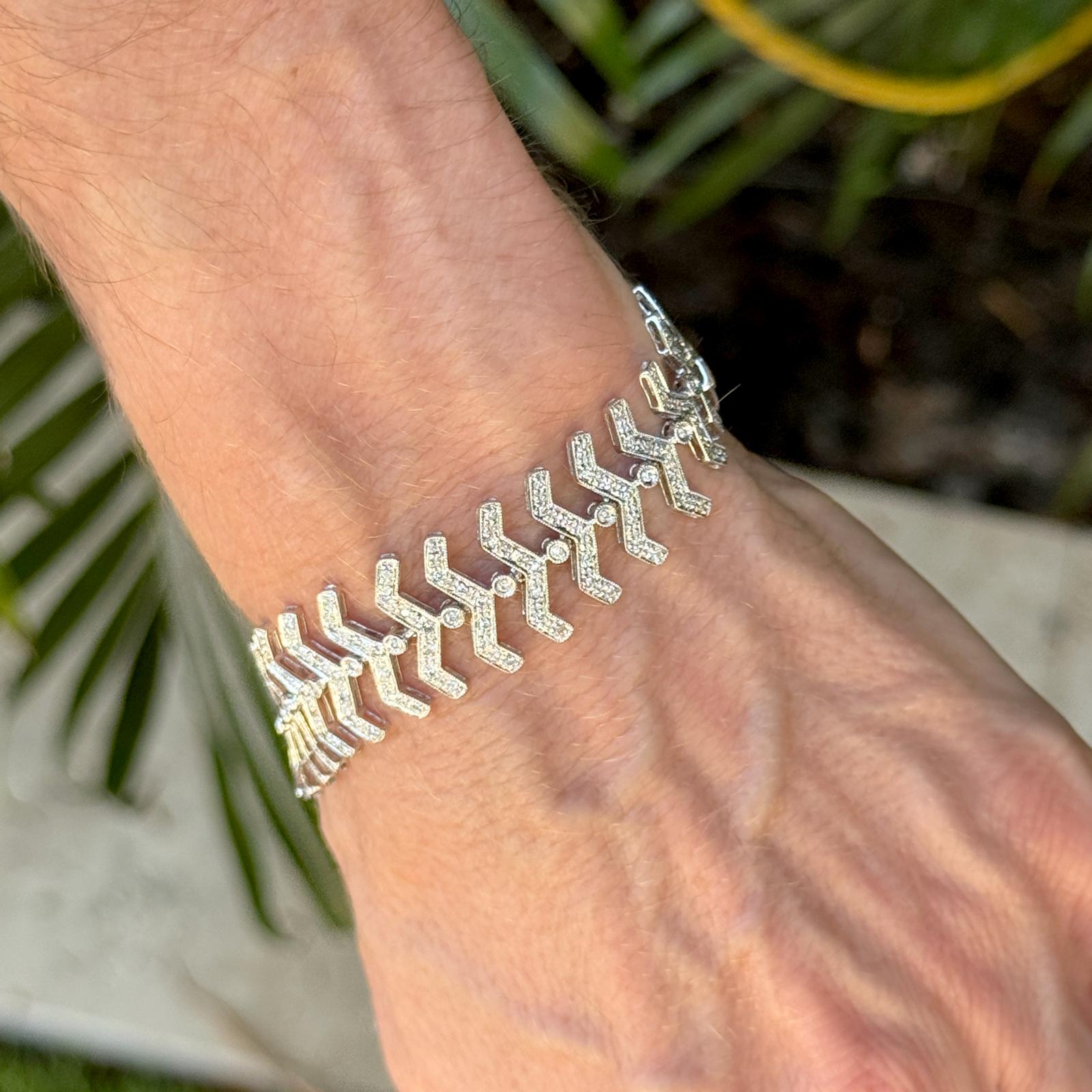 2.50 CTW Round Brilliant Diamond Fishbone Link 14 Karat White Gold Link Bracelet