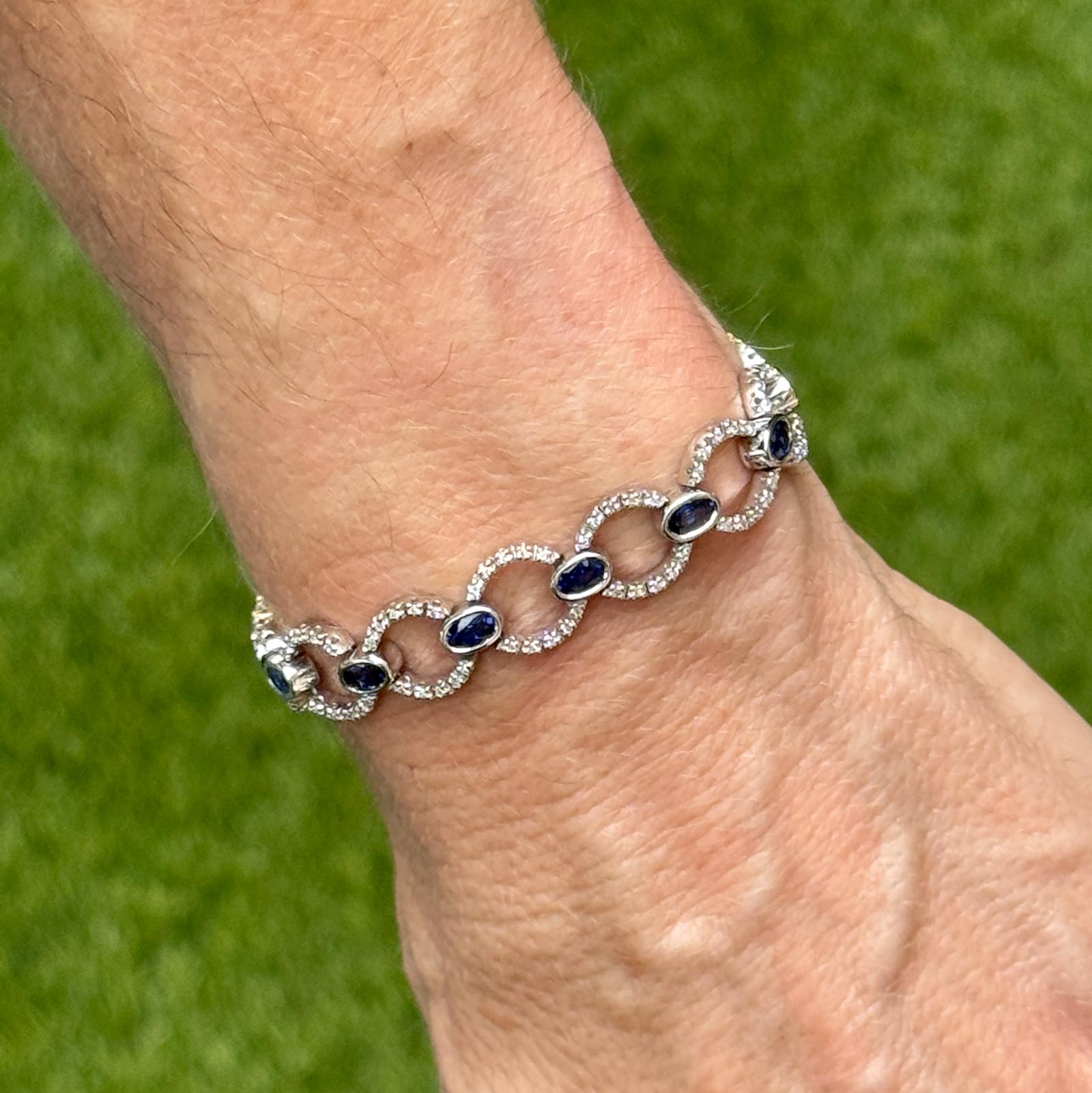Round Brilliant-Cut Diamond Oval Sapphire 18K White Gold Round Link Bracelet