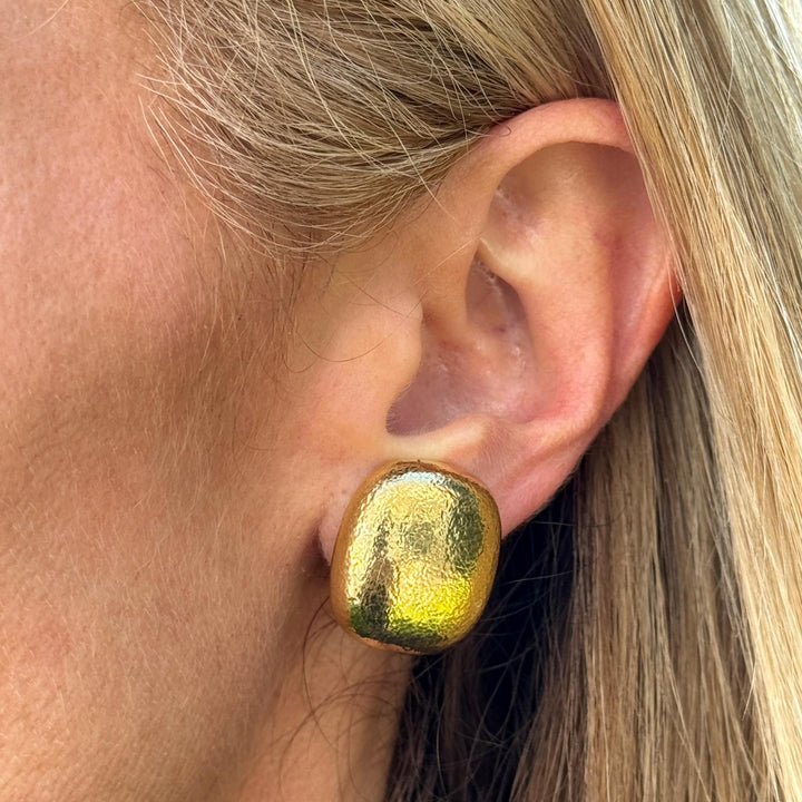 1980 Tiffany & Company Hammered 18 Karat Yellow Gold Square Ear-Clip Earrings