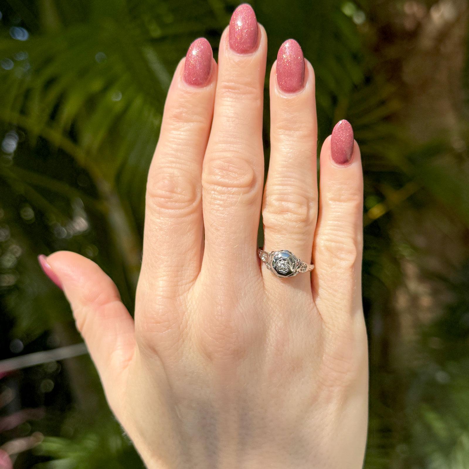 1950's Diamond 18 Karat White Gold Solitaire Engagment Vintage Ring