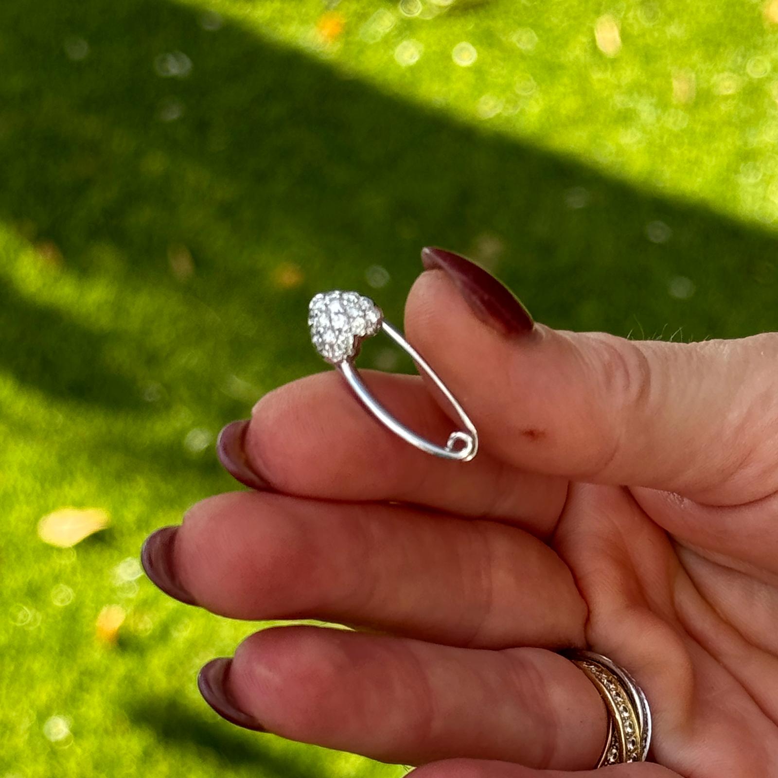 Aaron Basha 18KWG Pavé Diamond Heart Diaper Pin