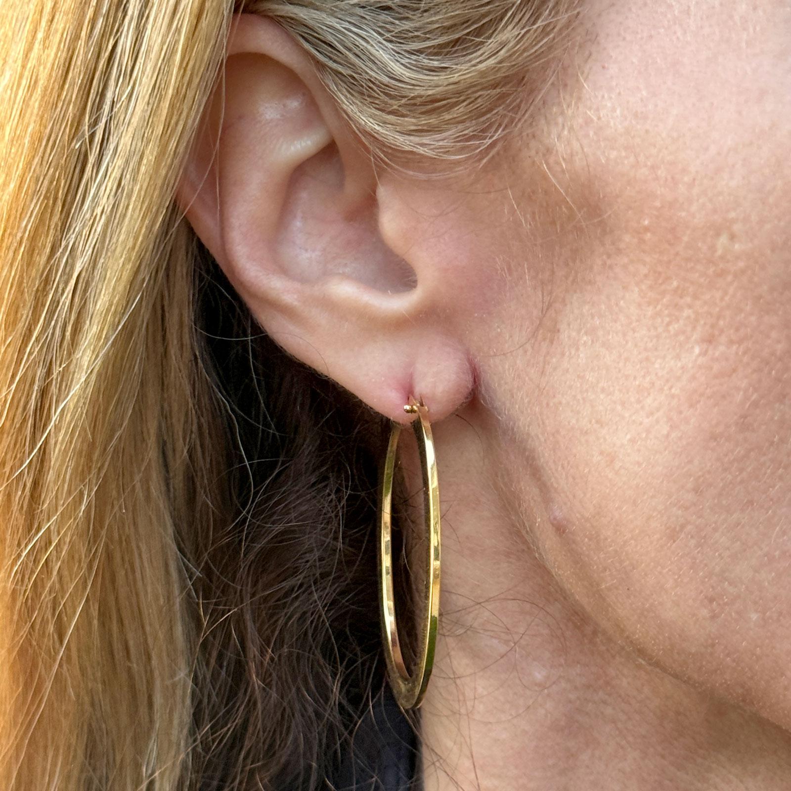 18 Karat Yellow Gold Large Modern Oval Hoop Earrings