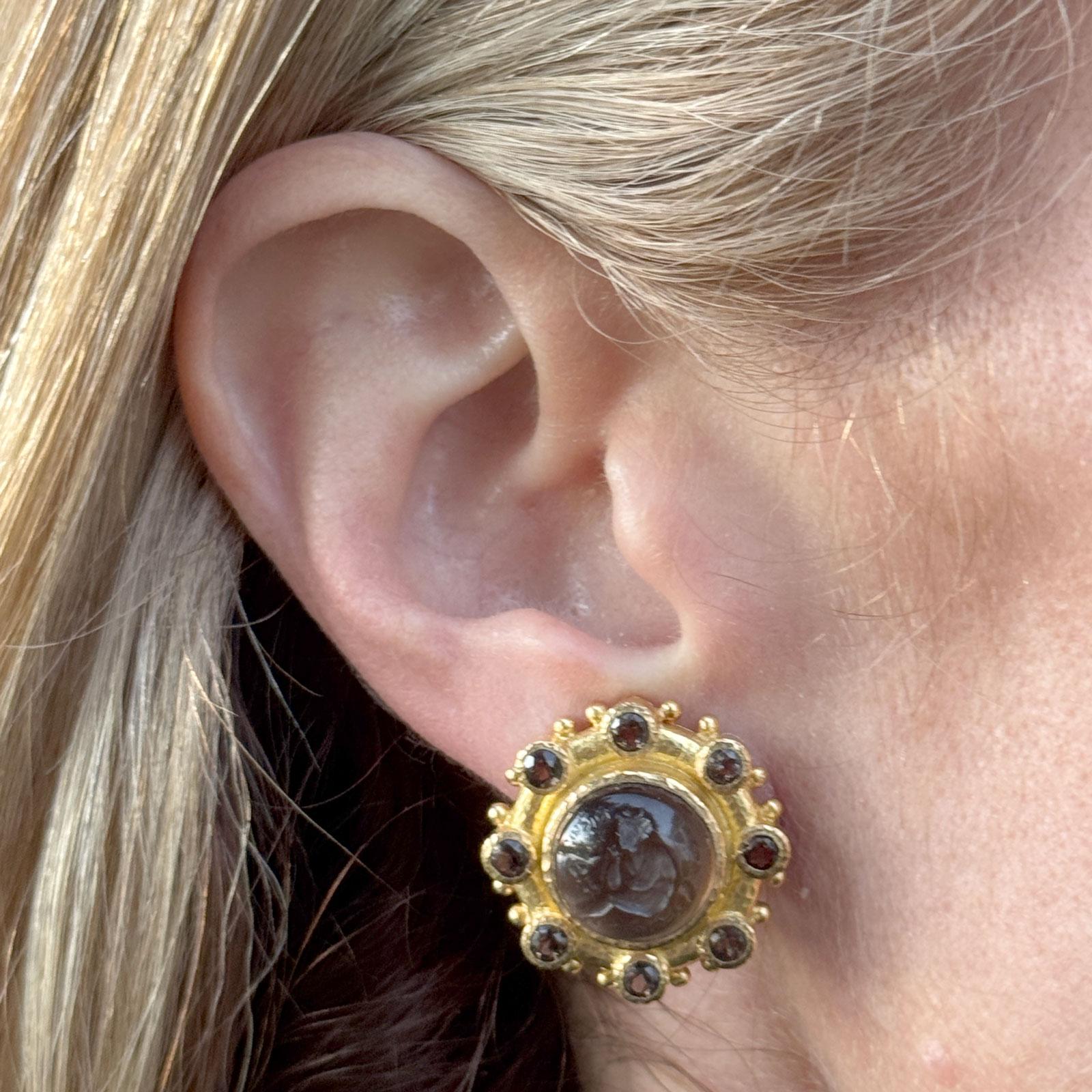 Elizabeth Locke Intaglio Brown Stone Round Earrings 19KYG