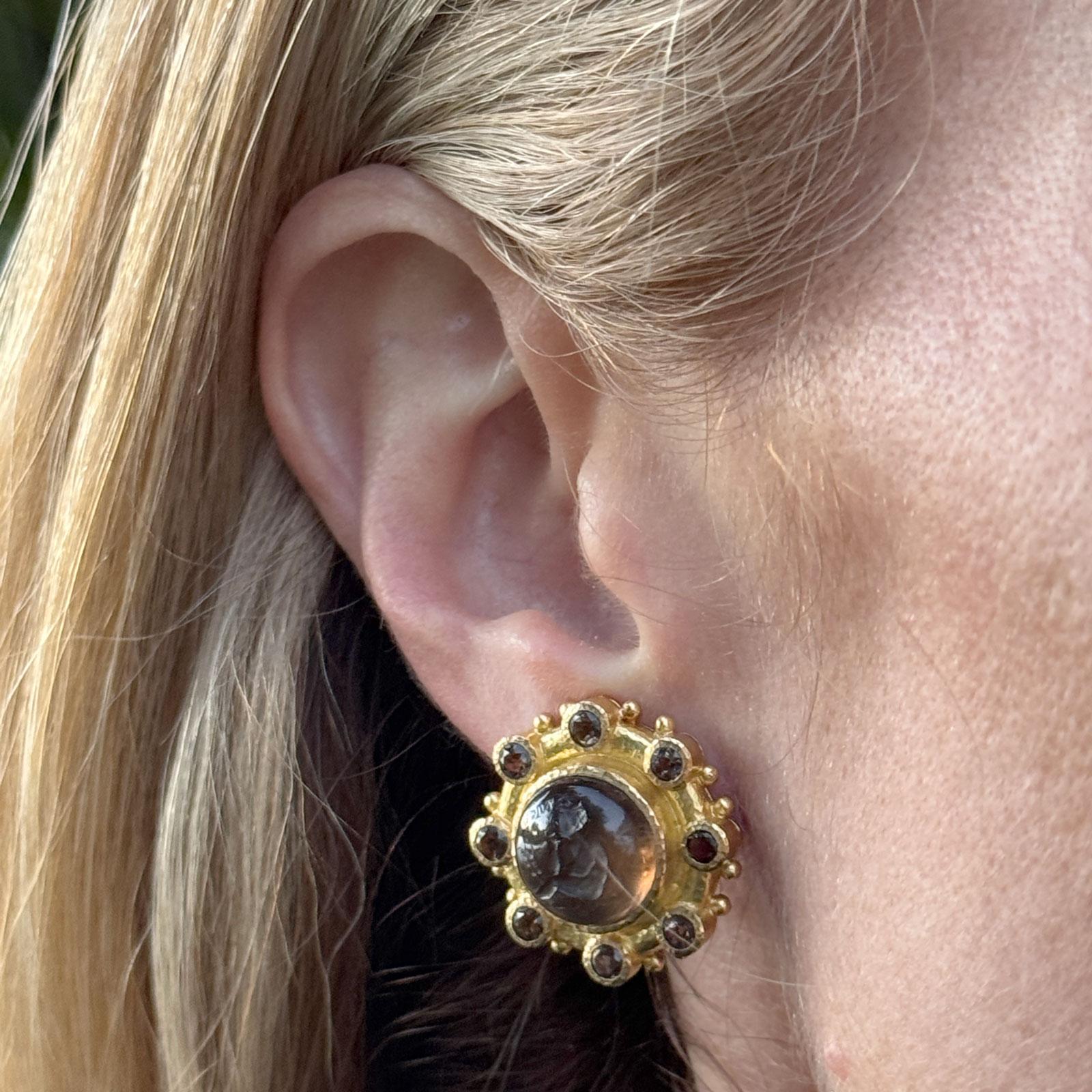 Elizabeth Locke Intaglio Brown Stone Round Earrings 19KYG