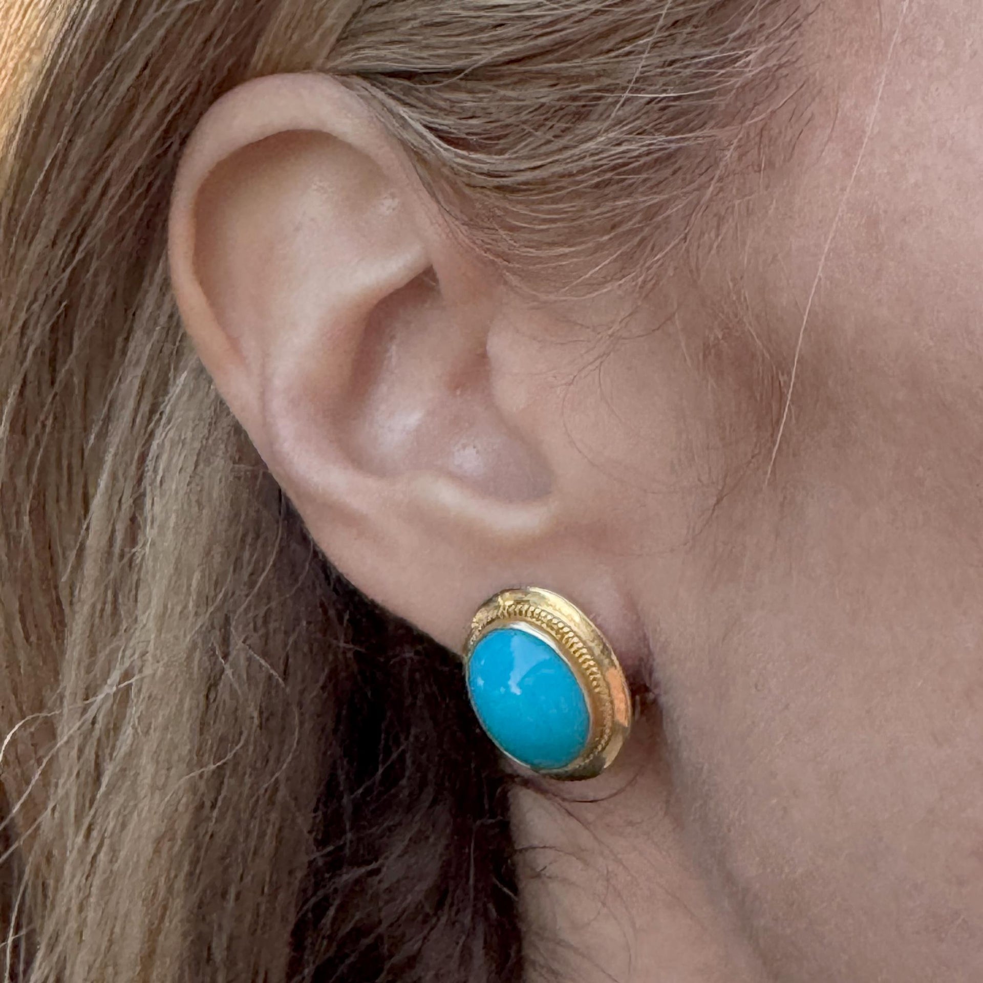Cabochon Oval Turquoise 18 Karat Yellow Gold Leverback Earrings