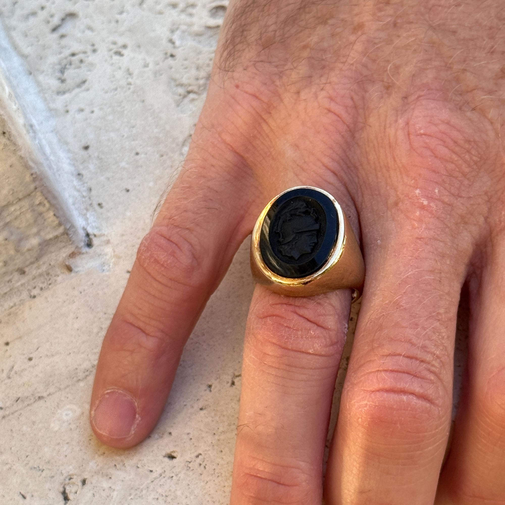 Intaglio Onyx 14 Karat Yellow Gold Roman Soldier Gents Signet Ring
