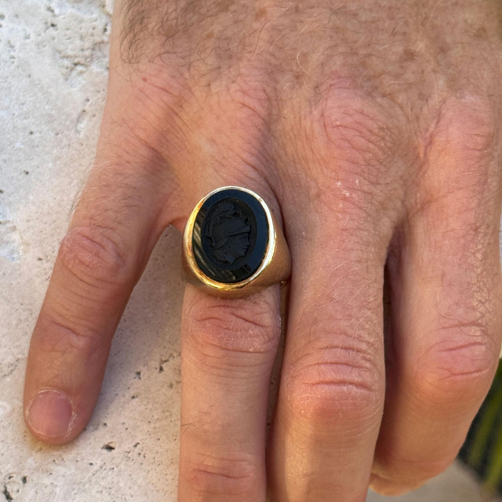 Intaglio Onyx 14 Karat Yellow Gold Roman Soldier Gents Signet Ring