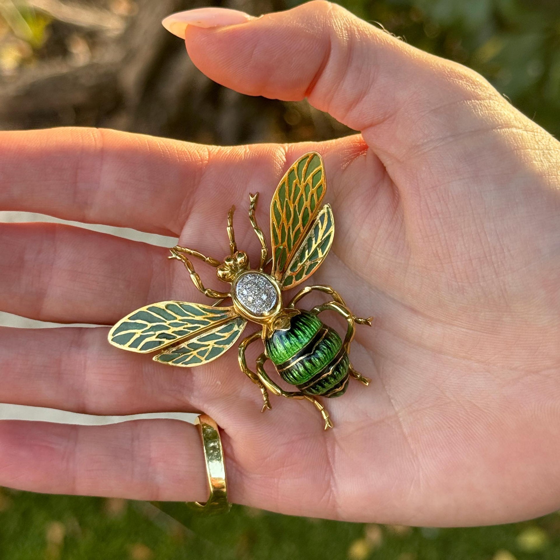 Diamond Plique-à-jour Enamel 18 Karat Yellow Gold Vintage Bee Brooch Pin