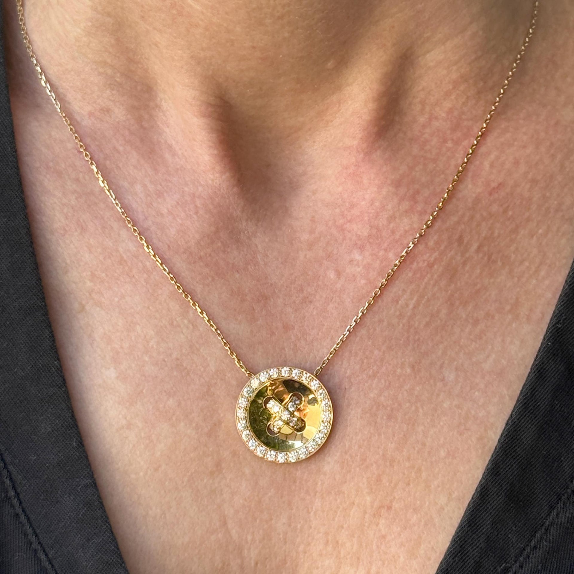 Van Cleef & Arpels Diamond 18 Karat Yellow Gold Bouttoniere Pendant Necklace