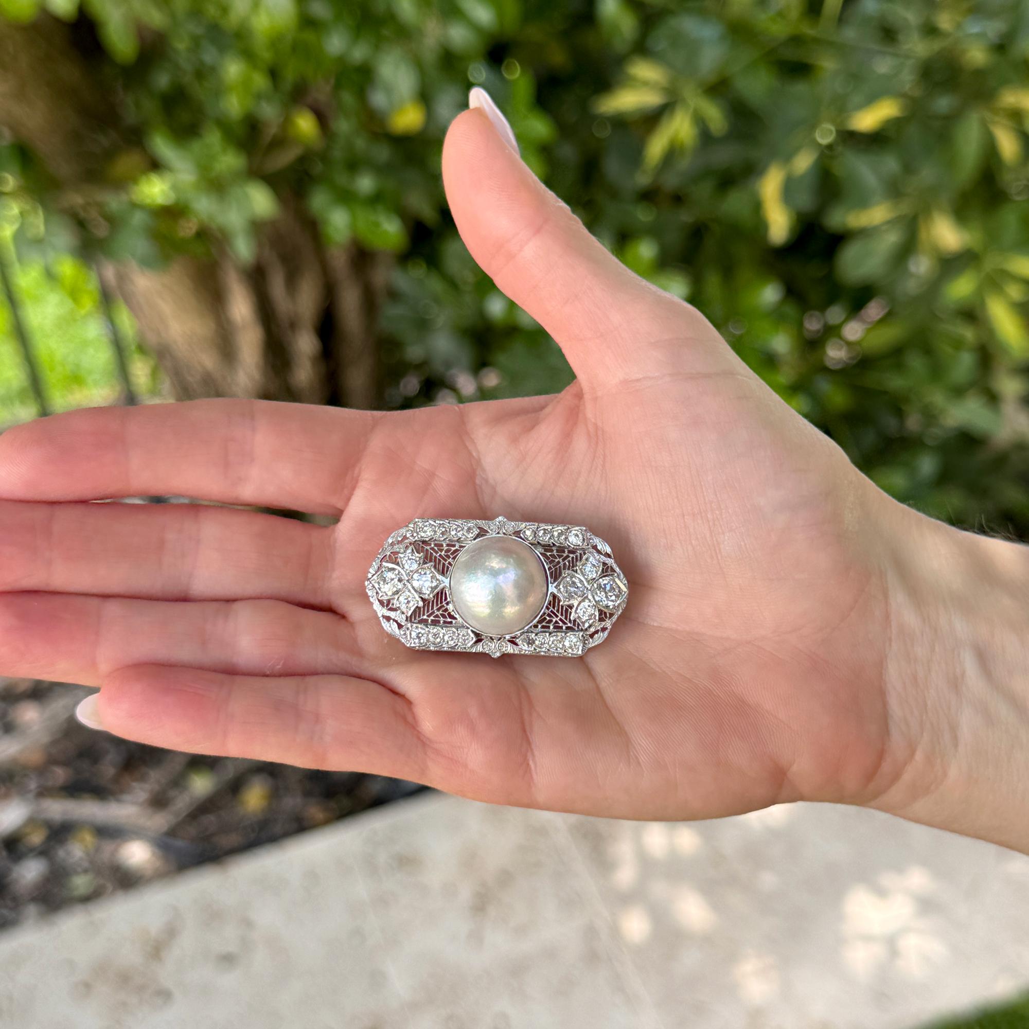 Art Deco Mabe Pearl Old European Diamond 14 Karat White Gold Filigree Brooch Pin
