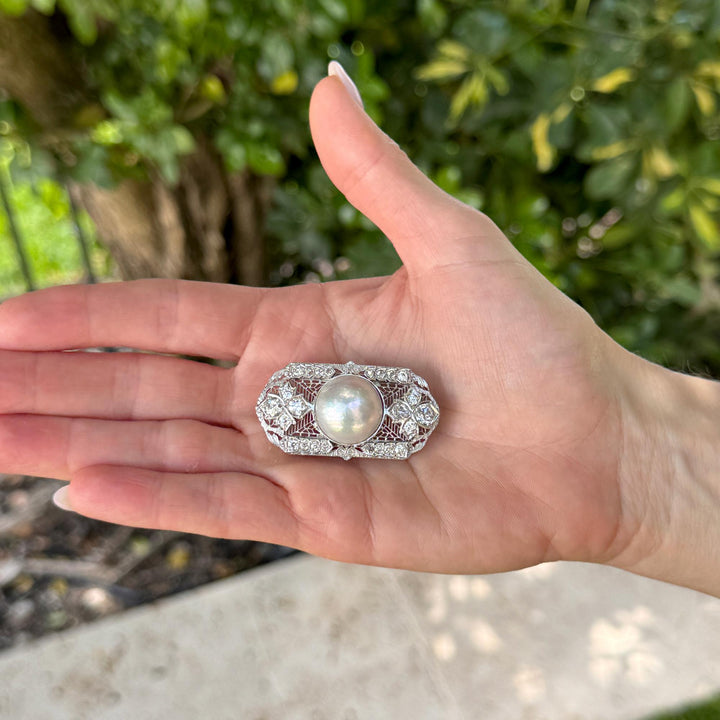 Art Deco Mabe Pearl Old European Diamond 14 Karat White Gold Filigree Brooch Pin