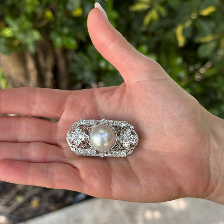 Art Deco Mabe Pearl Old European Diamond 14 Karat White Gold Filigree Brooch Pin