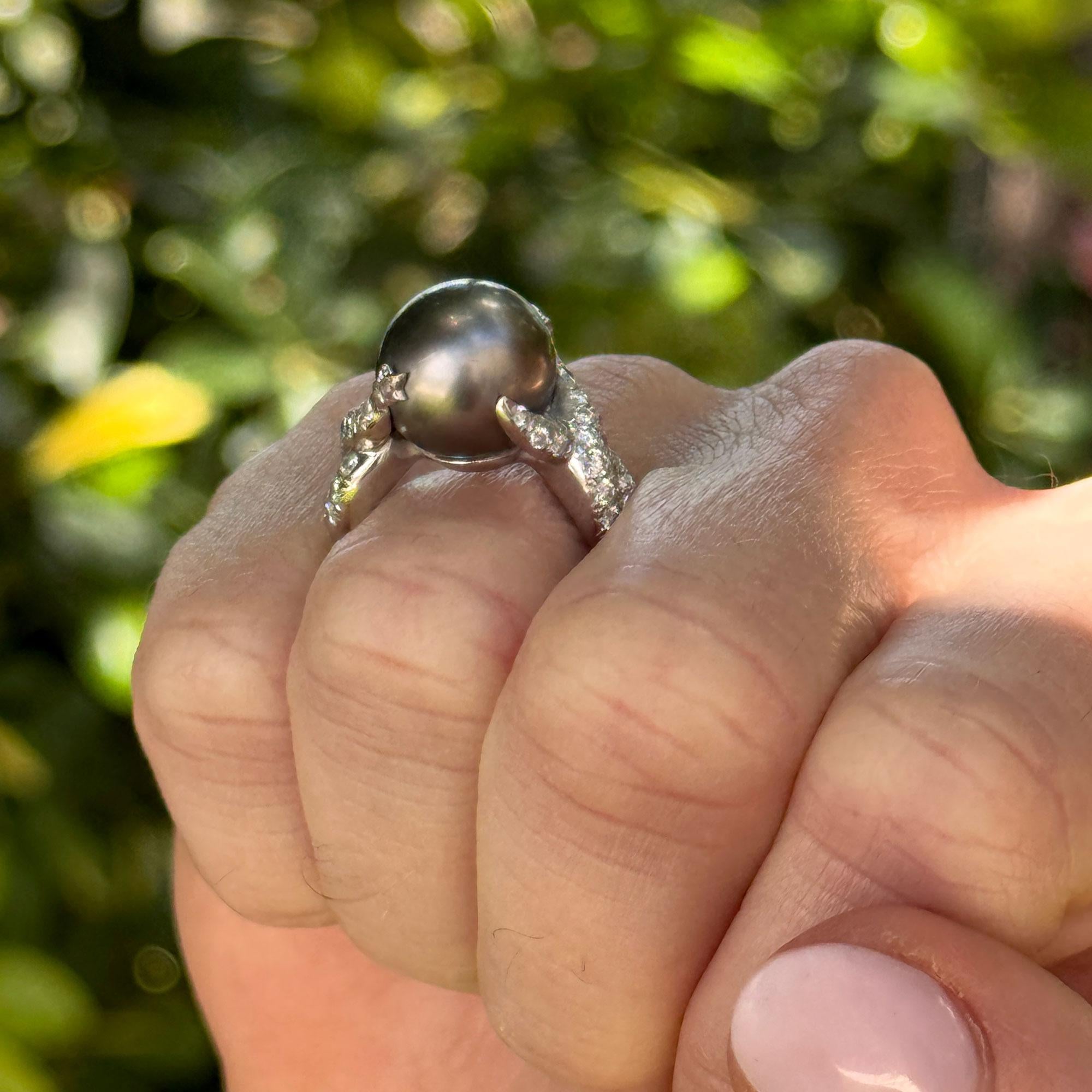 Chanel Comète Tahitian Black Pearl Diamond 18 Karat White Gold Cocktai