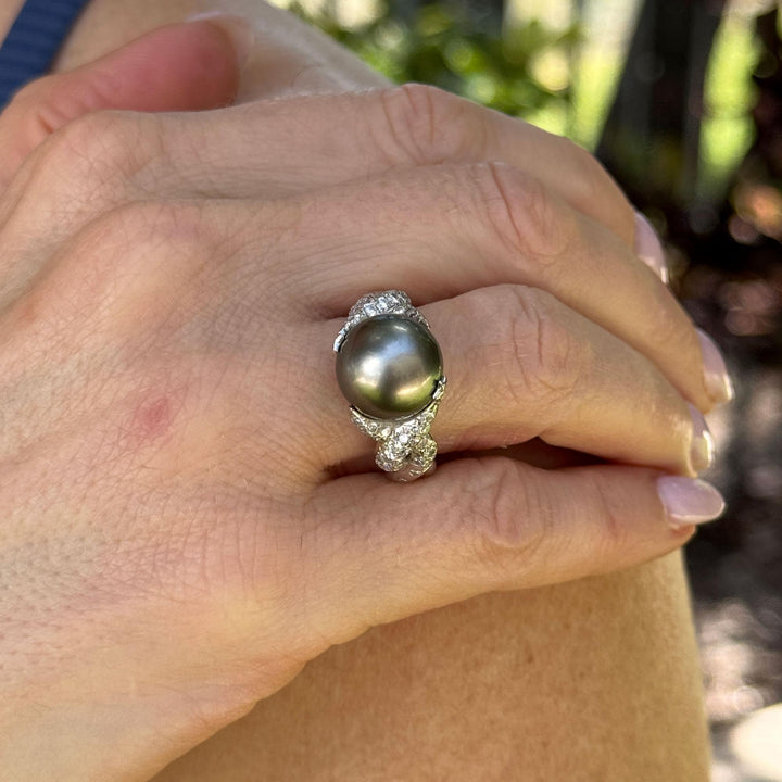 Chanel Comète Tahitian Black Pearl Diamond 18 Karat White Gold Cocktail Ring