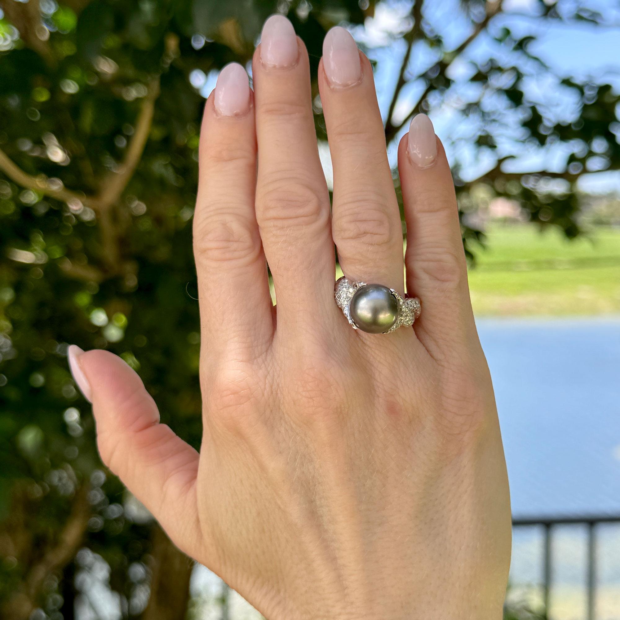 Chanel Comète Tahitian Black Pearl Diamond 18 Karat White Gold Cocktai