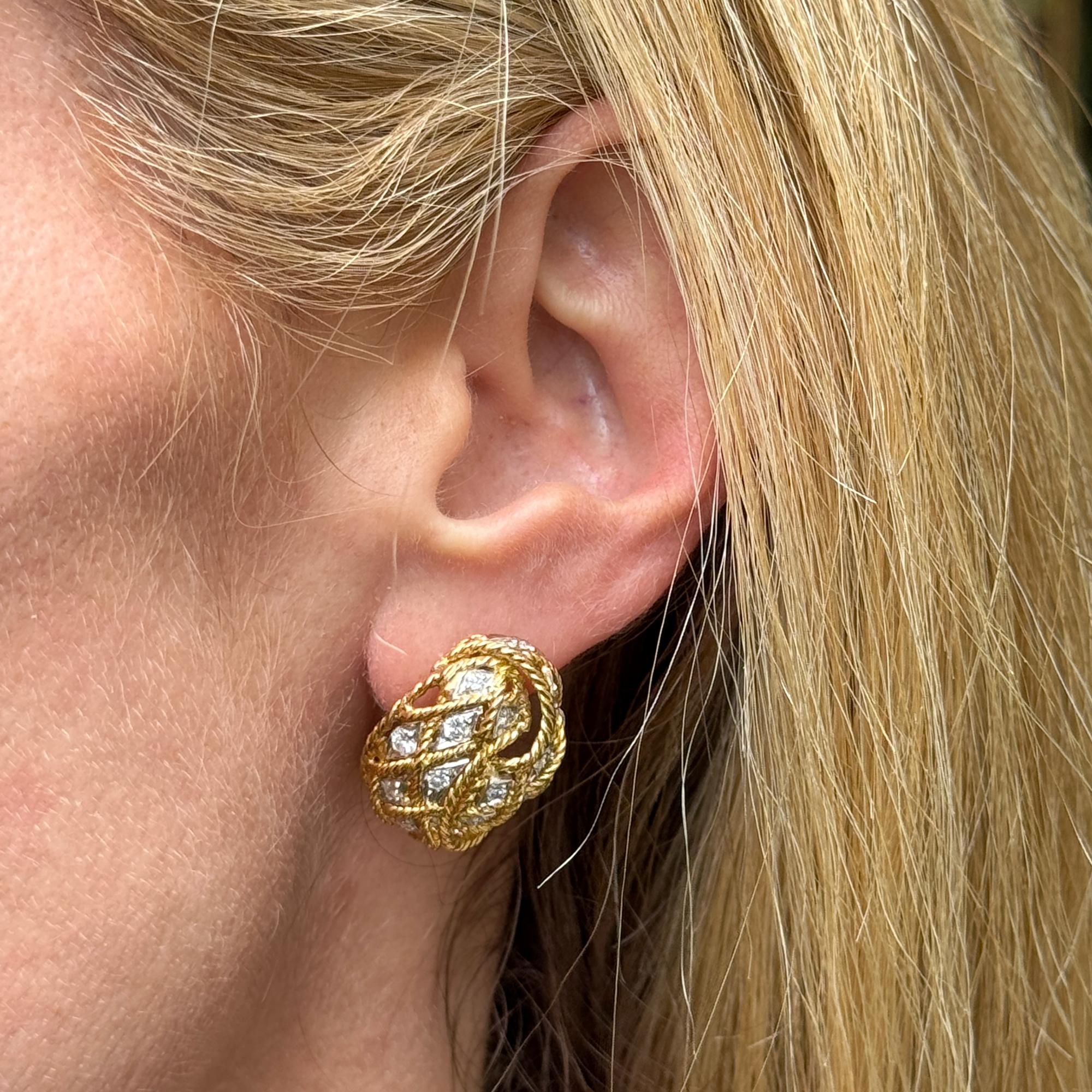 1960's Diamond 18 Karat Yellow Gold Rope Oval Leverback Vintage Earrings