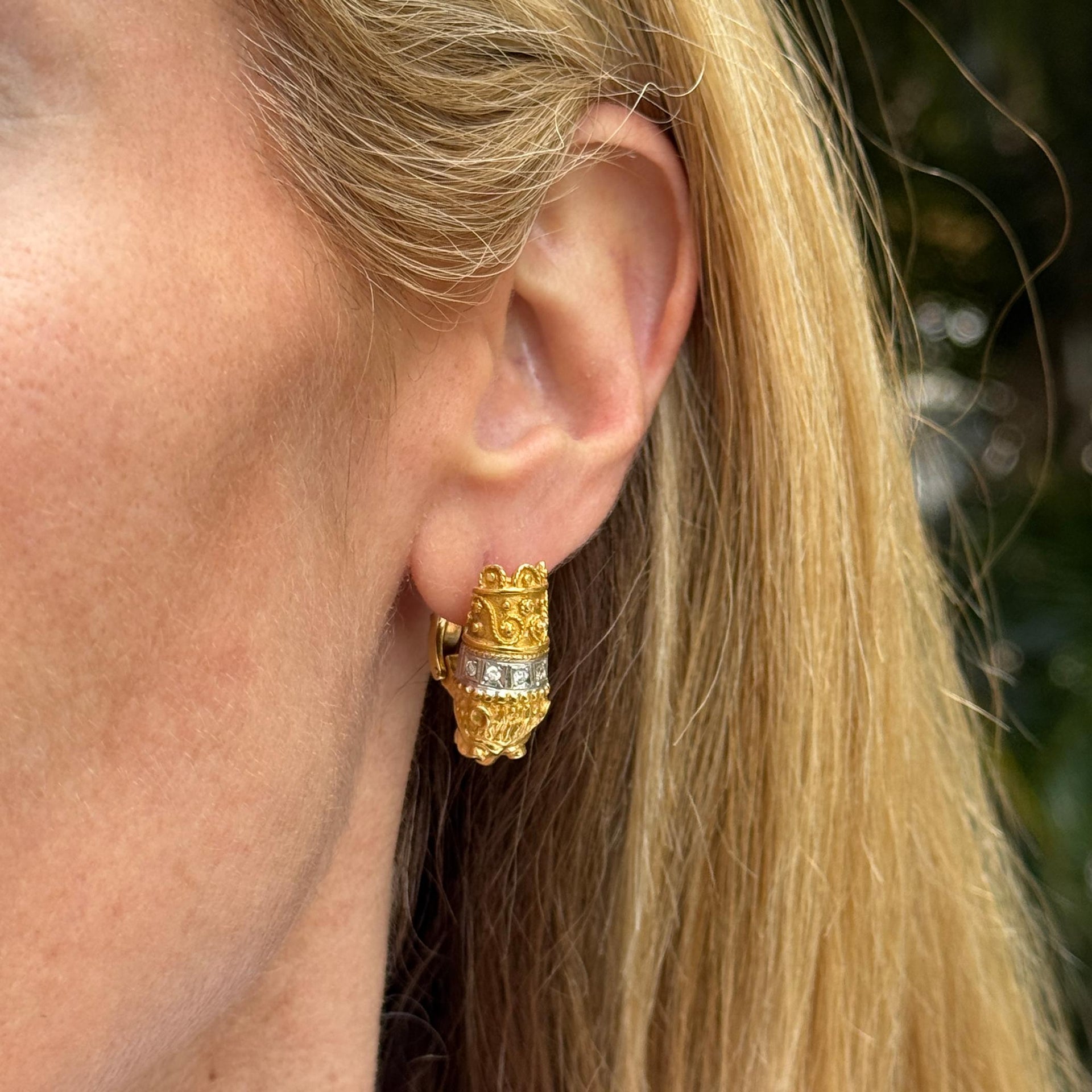 Greek Lions Head Design Diamond 18 Karat Yellow Gold Leverback Vintage Earrings