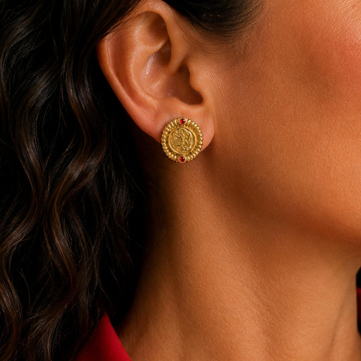 18 Karat Yellow Gold Cabochon Ruby Roman Coin Motif Vintage Earclip Earrings
