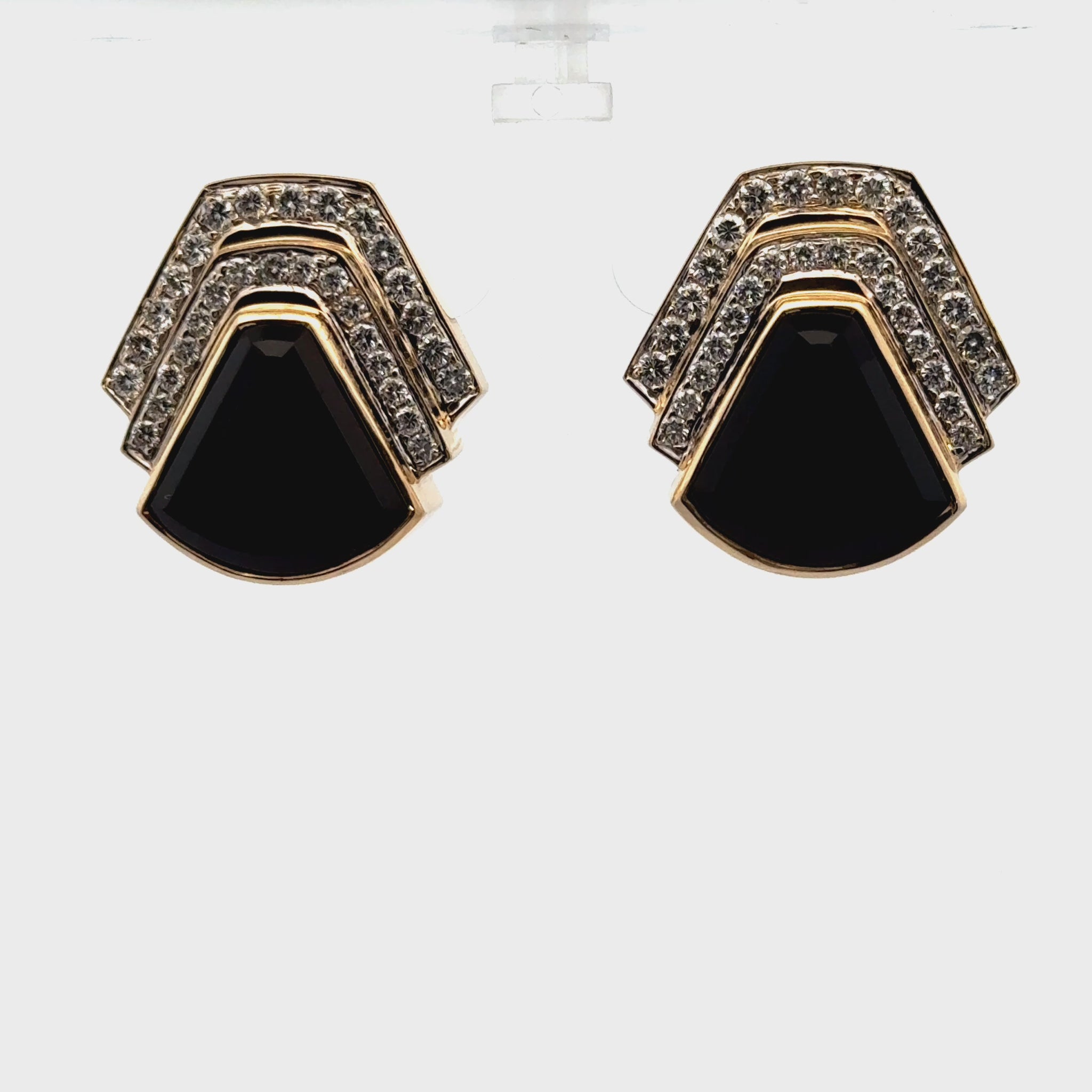 Late 20th Century Diamond Onyx 18 Karat Yellow Gold Leverback Earrings