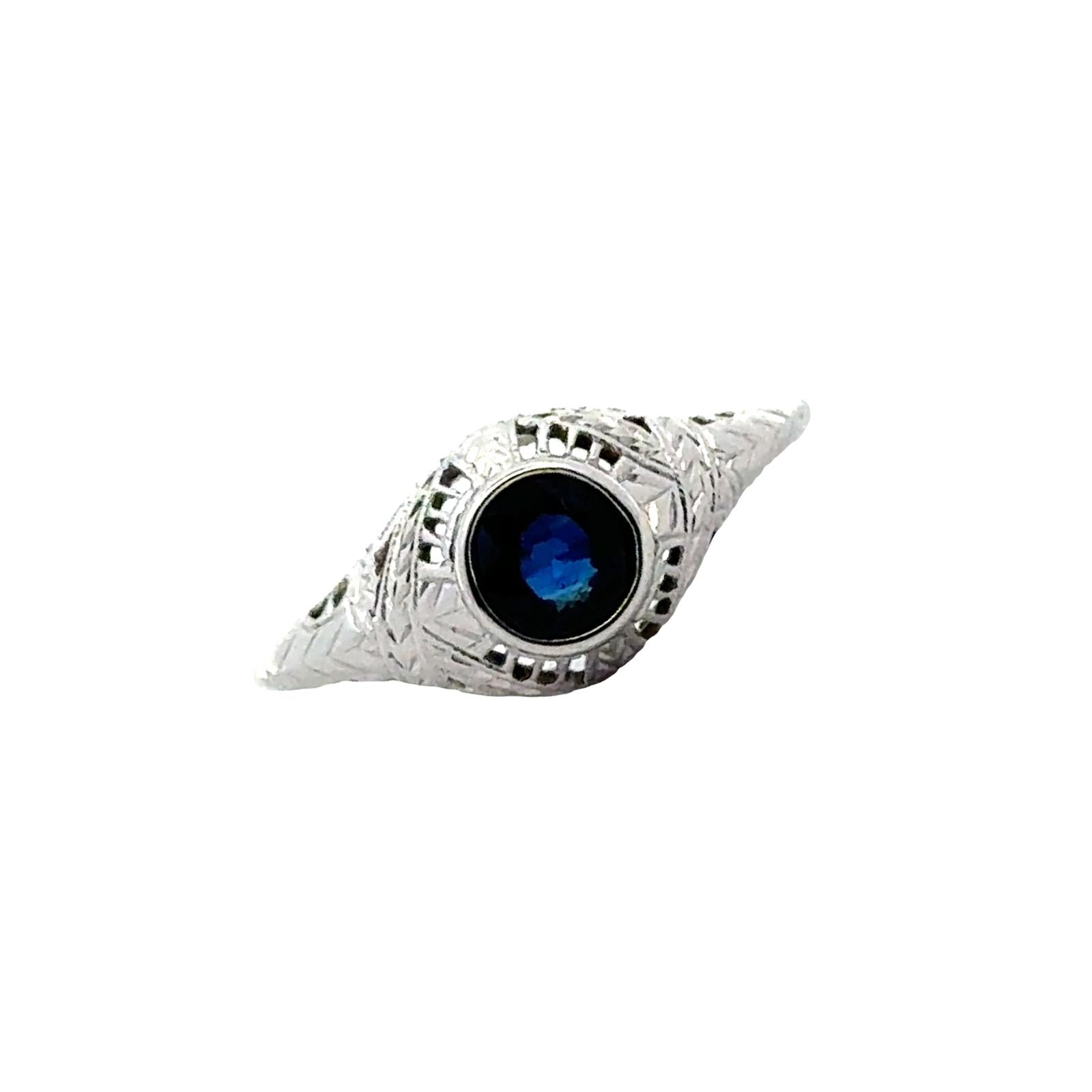Art Deco Sapphire 14 Karat White Gold Filigree Solitaire Ring