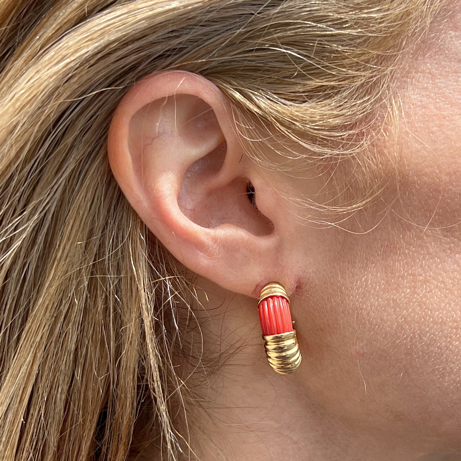 Carnelian 18 Karat Yellow Gold Ribbed Half Hoop Earclip Earrings